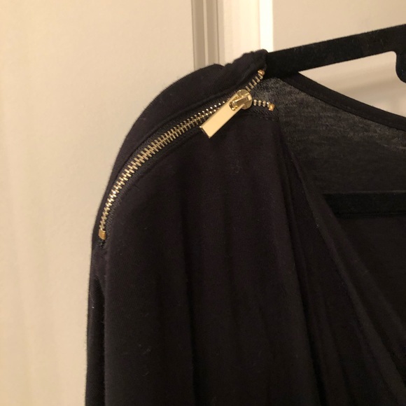 Black Top with Zipper Detail - Picture 2 of 3